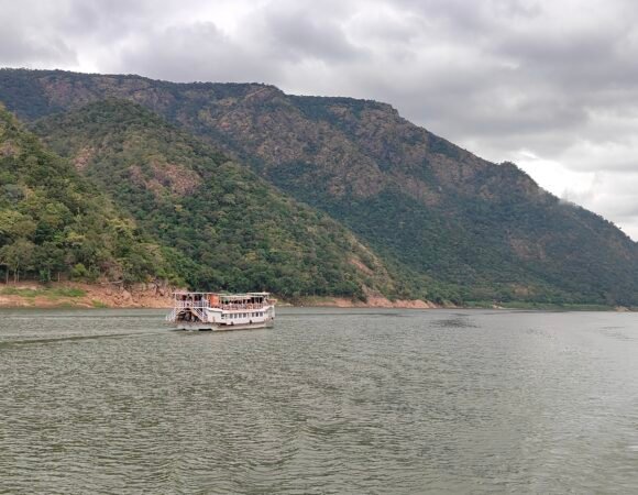 Papikondalu Boat sailing in the godavari river