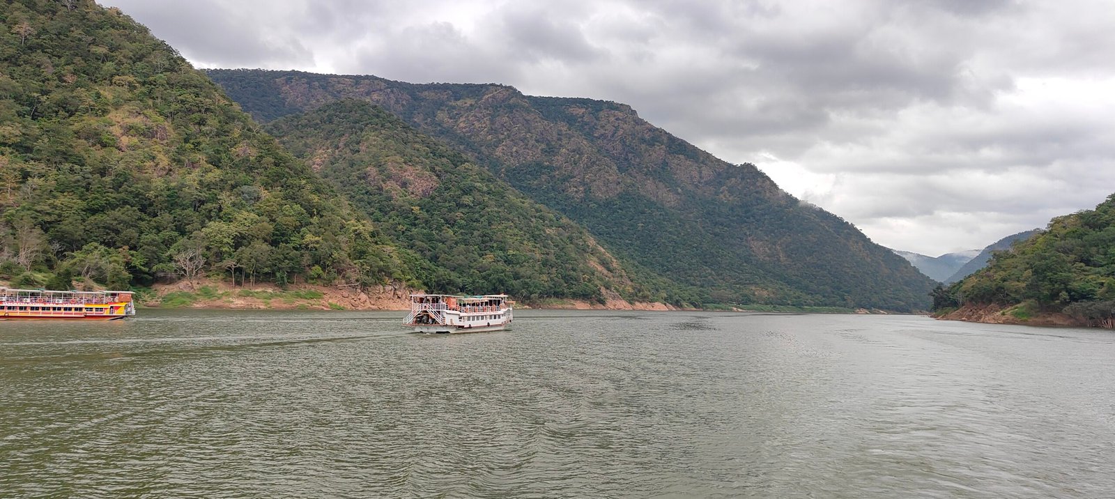 Boat sailing in River godavari